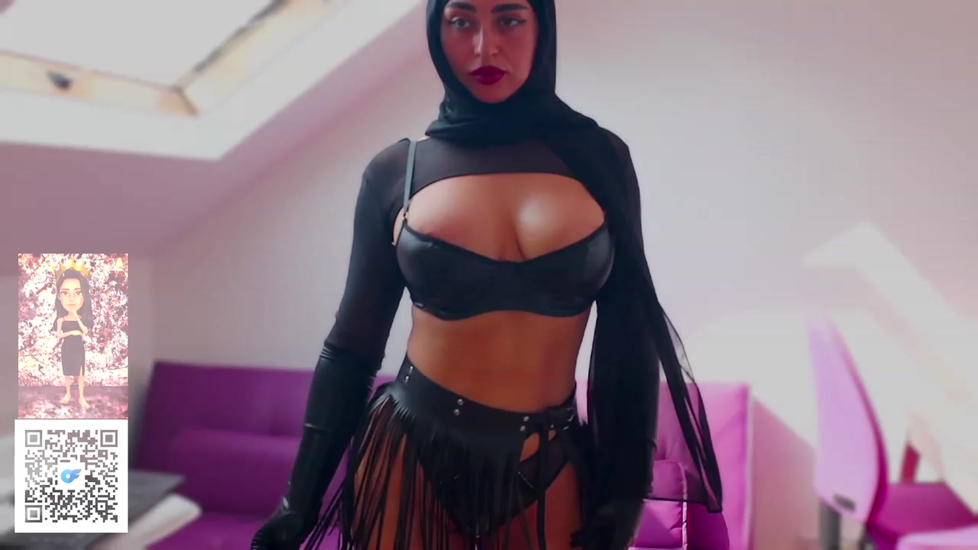 Gallery image thumbnail from Malika33's myfreecams stream on, 07/08/2023, 16:32 image 14 of 20