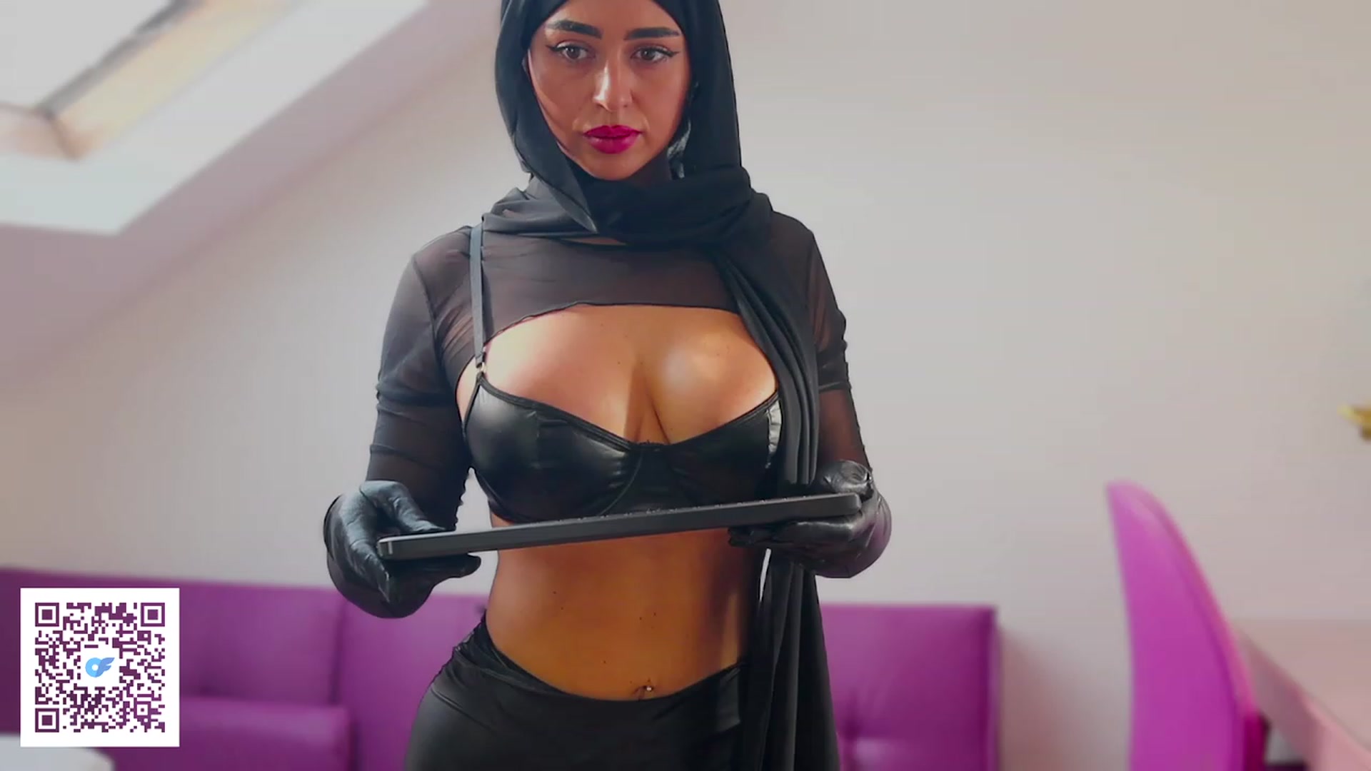Gallery image thumbnail from Malika33's myfreecams stream on, 07/19/2023, 18:00 image 19 of 20