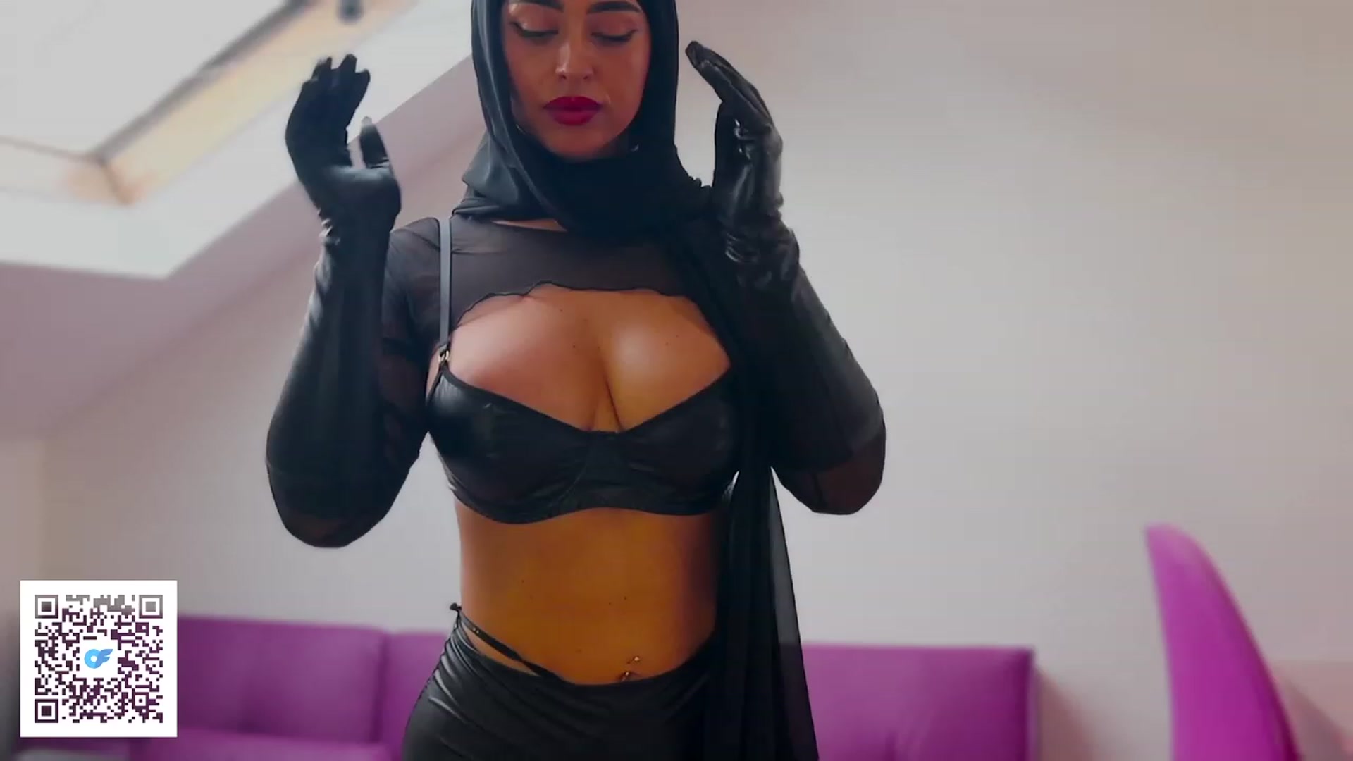 Gallery image thumbnail from Malika33's myfreecams stream on, 07/20/2023, 12:11 image 2 of 20