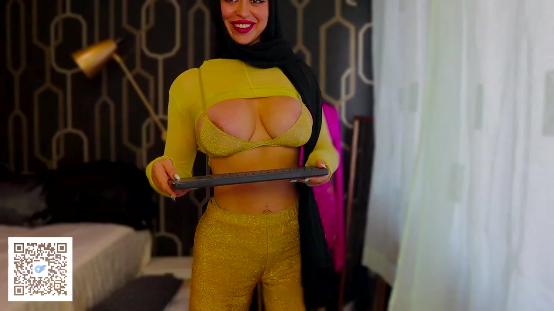 Gallery image thumbnail from Malika33's myfreecams stream on, 08/06/2023, 14:35 image 6 of 20