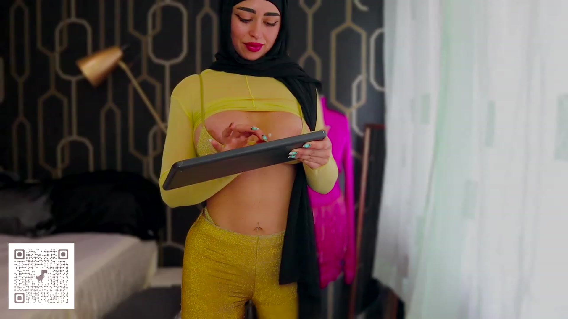 Gallery image thumbnail from Malika33's myfreecams stream on, 08/06/2023, 14:35 image 15 of 20
