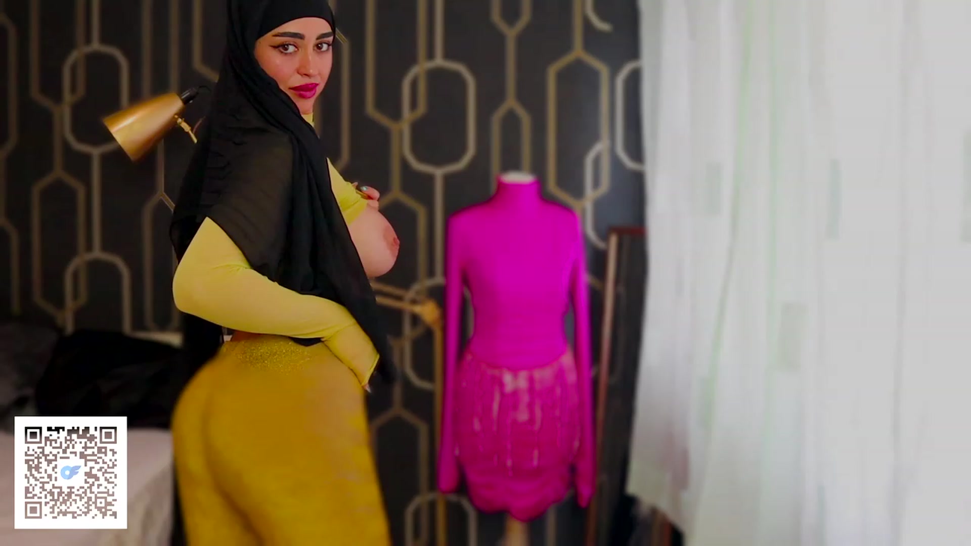 Gallery image thumbnail from Malika33's myfreecams stream on, 08/06/2023, 16:40 image 7 of 20