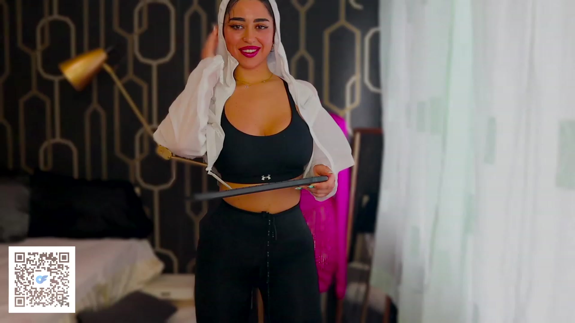 Gallery image thumbnail from Malika33's myfreecams stream on, 08/07/2023, 12:36 image 15 of 20
