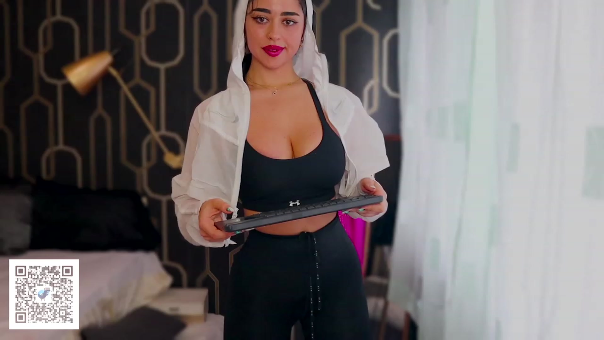 Gallery image thumbnail from Malika33's myfreecams stream on, 08/07/2023, 16:27 image 14 of 20