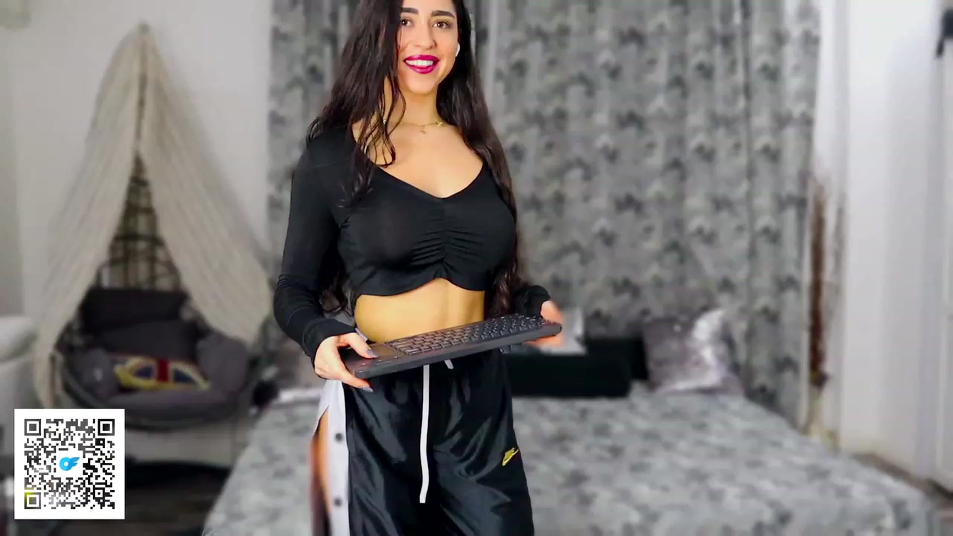 Gallery image thumbnail from Malika33's myfreecams stream on, 12/15/2023, 18:06 image 3 of 20