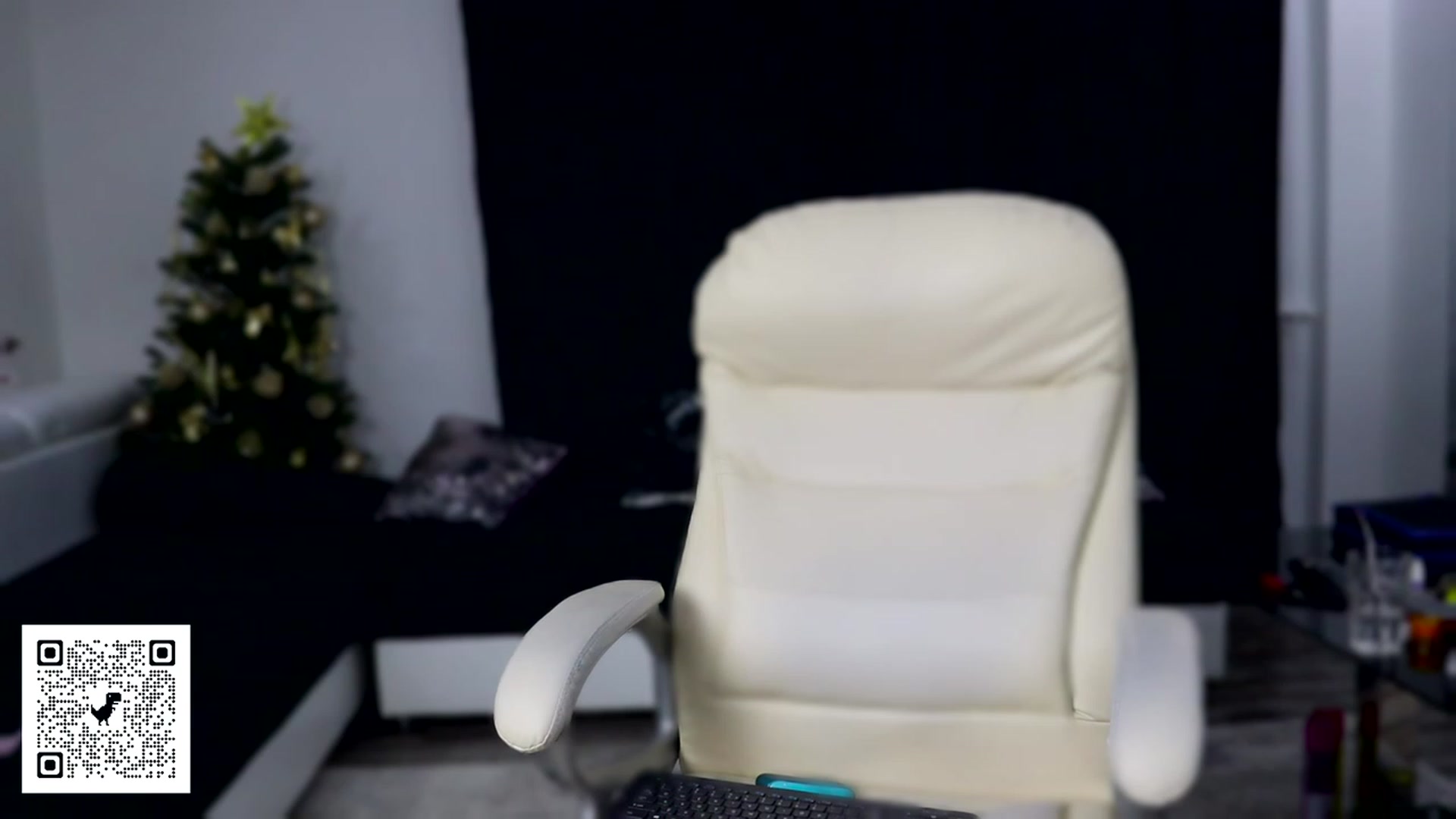 Gallery image thumbnail from Malika33's myfreecams stream on, 01/07/2024, 18:45 image 3 of 20