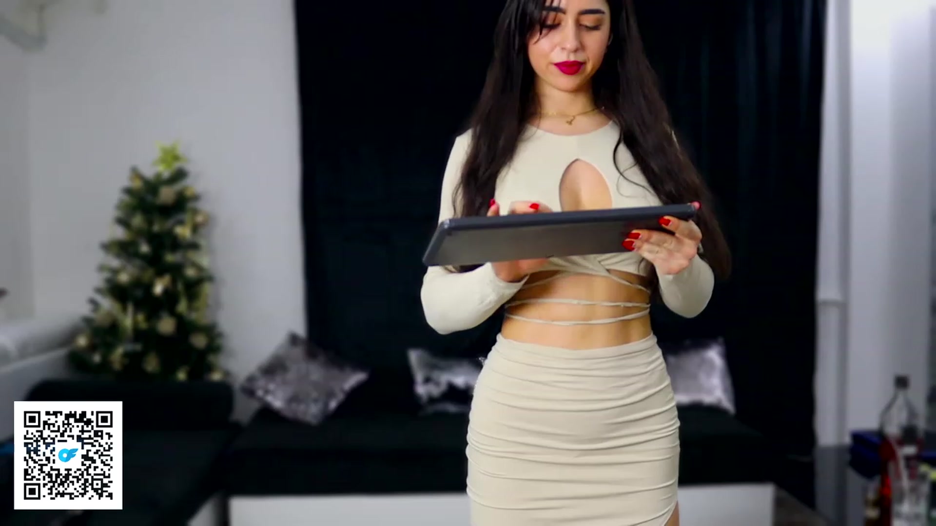 Gallery image thumbnail from Malika33's myfreecams stream on, 01/08/2024, 15:53 image 18 of 20