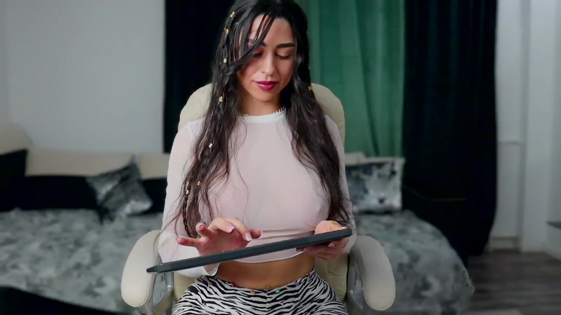 Gallery image thumbnail from Malika33's myfreecams stream on, 02/08/2024, 16:05 image 6 of 20