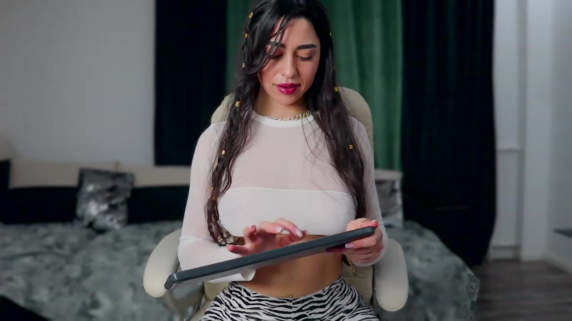 Gallery image thumbnail from Malika33's myfreecams stream on, 02/08/2024, 18:34 image 2 of 20
