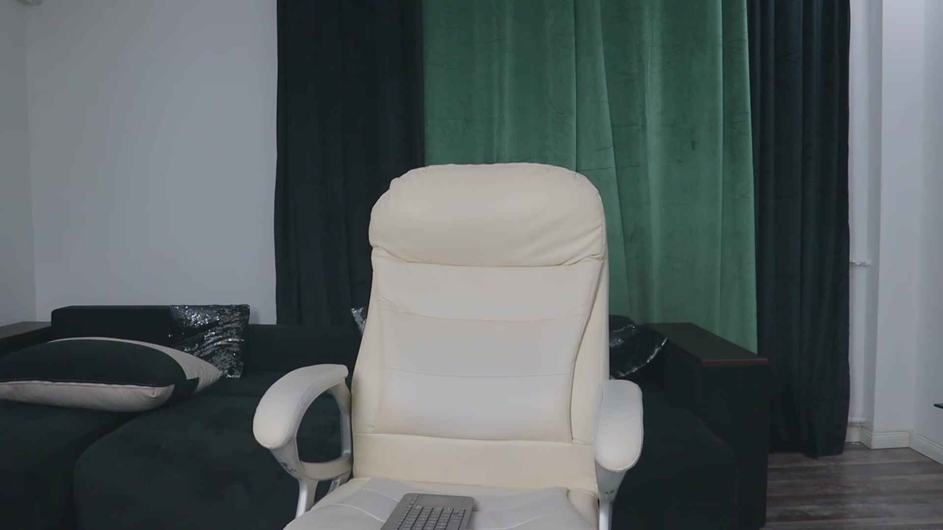 Gallery image thumbnail from Malika33's myfreecams stream on, 02/24/2024, 19:13 image 16 of 20