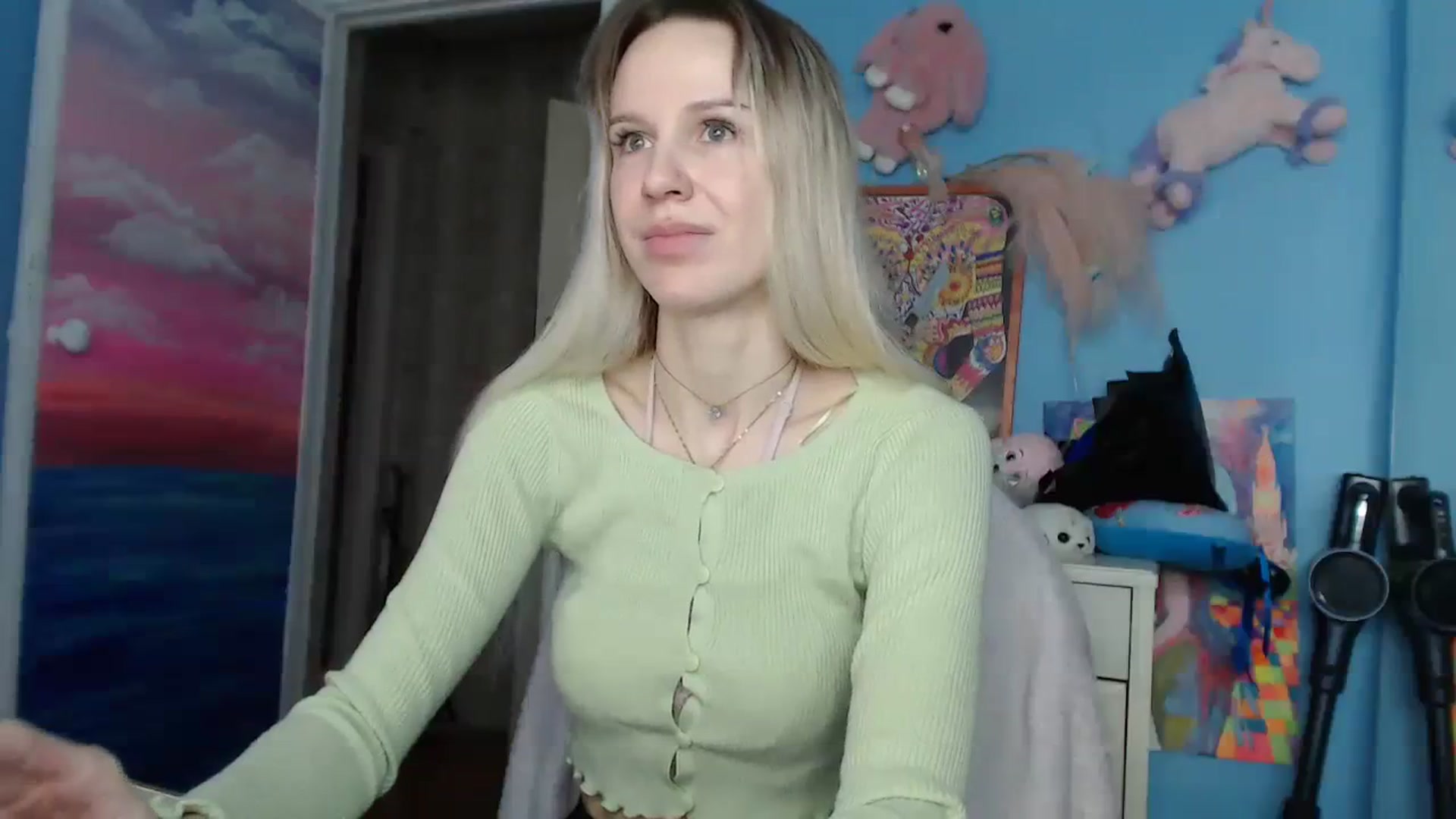 Gallery image thumbnail from Malina_kitty's myfreecams stream on, 03/18/2024, 03:52 image 17 of 20