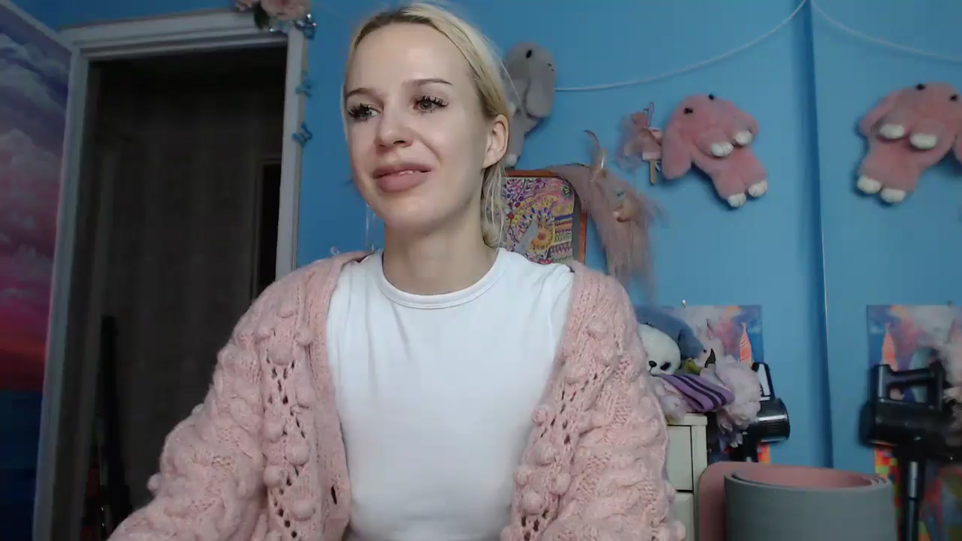 Gallery image thumbnail from Malina_kitty's myfreecams stream on, 03/26/2025, 04:57 image 18 of 20
