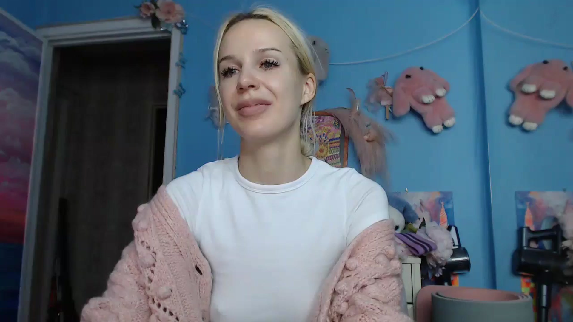 Gallery image thumbnail from Malina_kitty's myfreecams stream on, 03/26/2025, 04:57 image 15 of 20