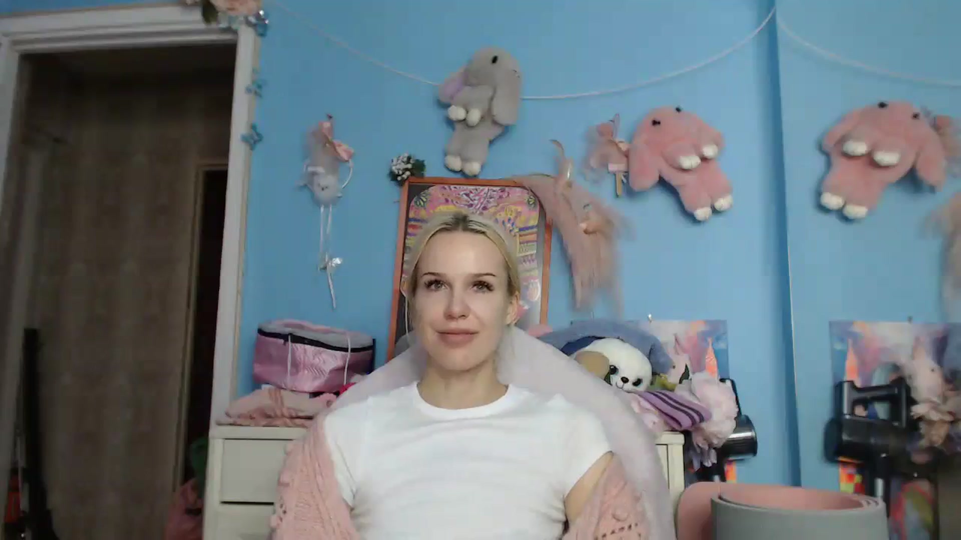 Gallery image thumbnail from Malina_kitty's myfreecams stream on, 03/26/2025, 04:57 image 14 of 20