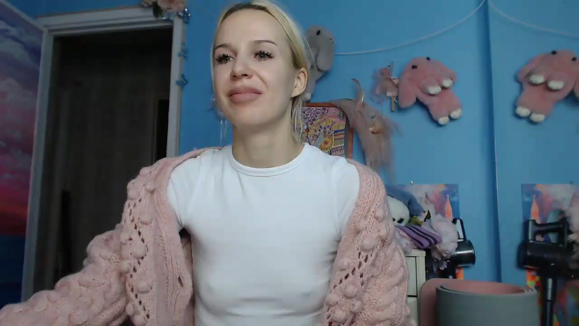 Gallery image thumbnail from Malina_kitty's myfreecams stream on, 03/26/2025, 04:57 image 17 of 20