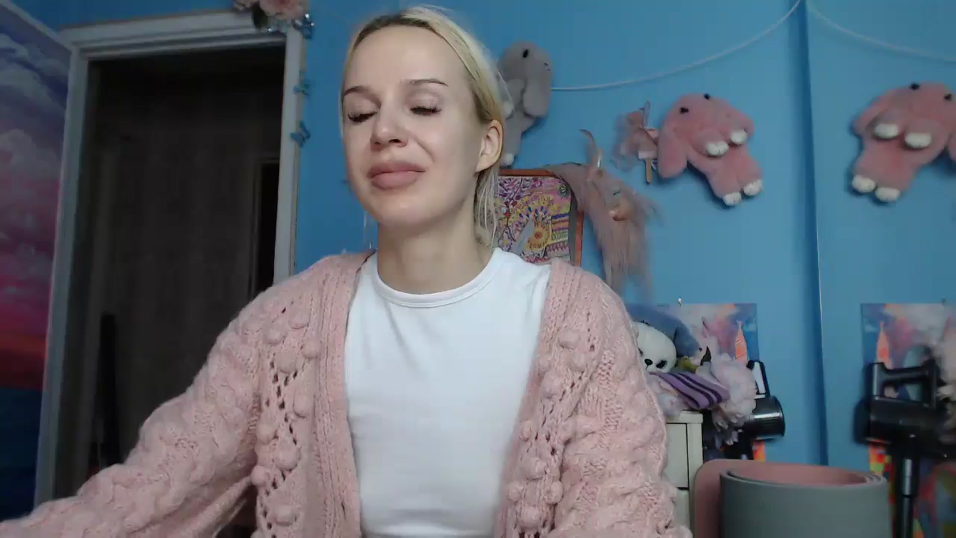 Gallery image thumbnail from Malina_kitty's myfreecams stream on, 03/26/2025, 04:57 image 19 of 20