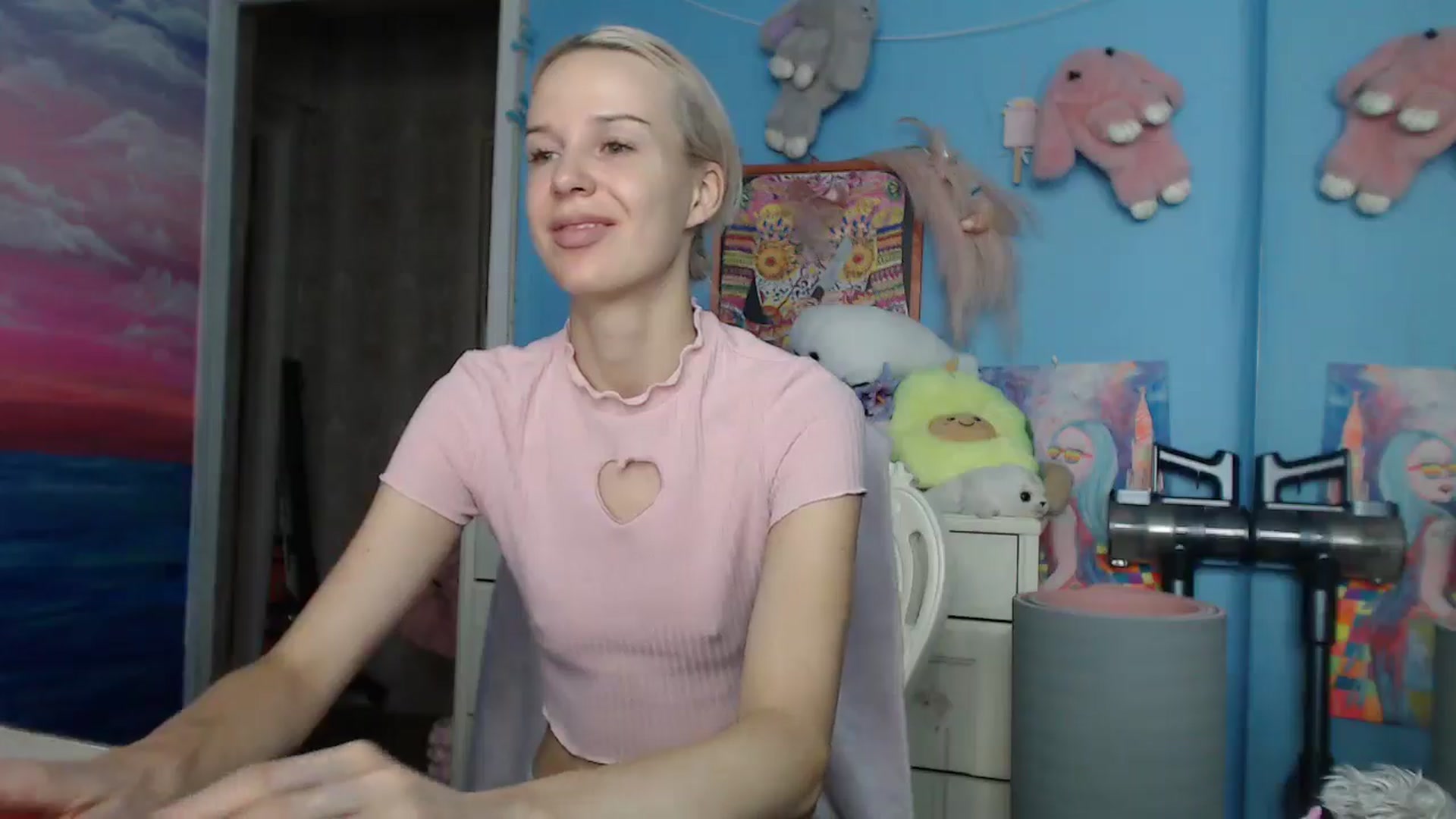 Gallery image thumbnail from Malina_kitty's myfreecams stream on, 05/05/2025, 04:38 image 18 of 20
