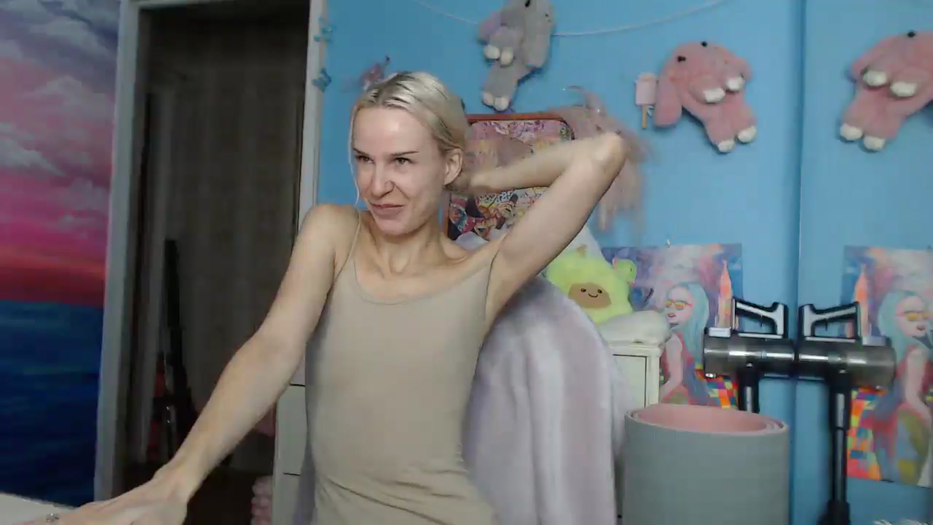 Gallery image thumbnail from Malina_kitty's myfreecams stream on, 05/08/2025, 06:05 image 9 of 20
