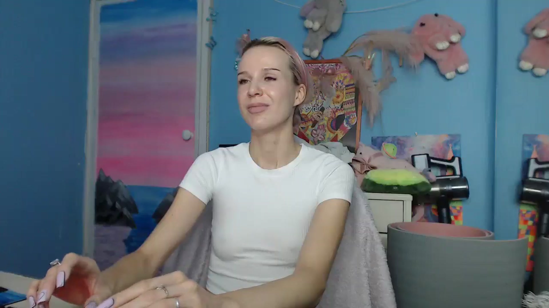 Gallery image thumbnail from Malina_kitty's myfreecams stream on, 06/01/2025, 06:27 image 10 of 20