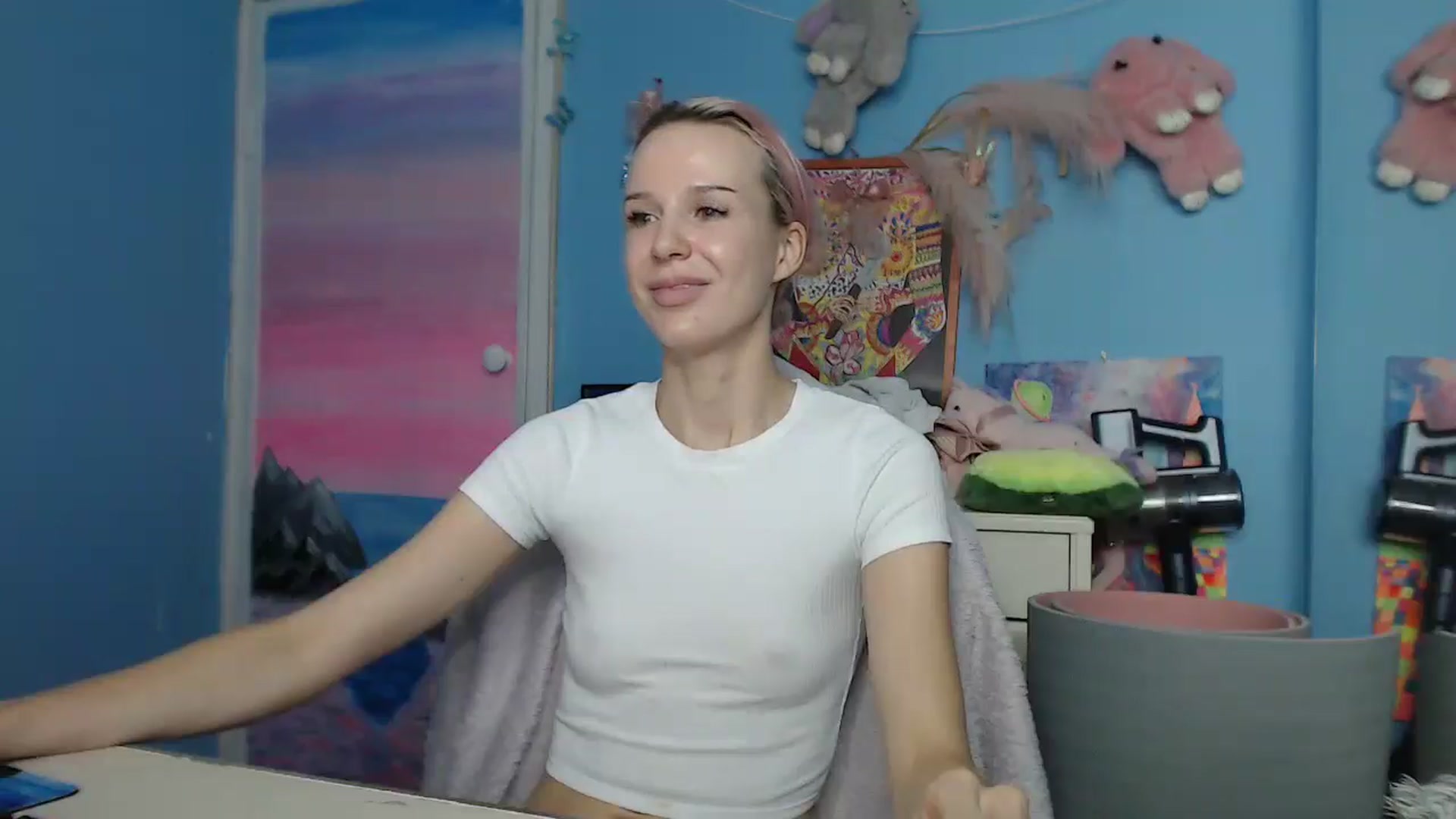 Gallery image thumbnail from Malina_kitty's myfreecams stream on, 06/01/2025, 06:27 image 6 of 20