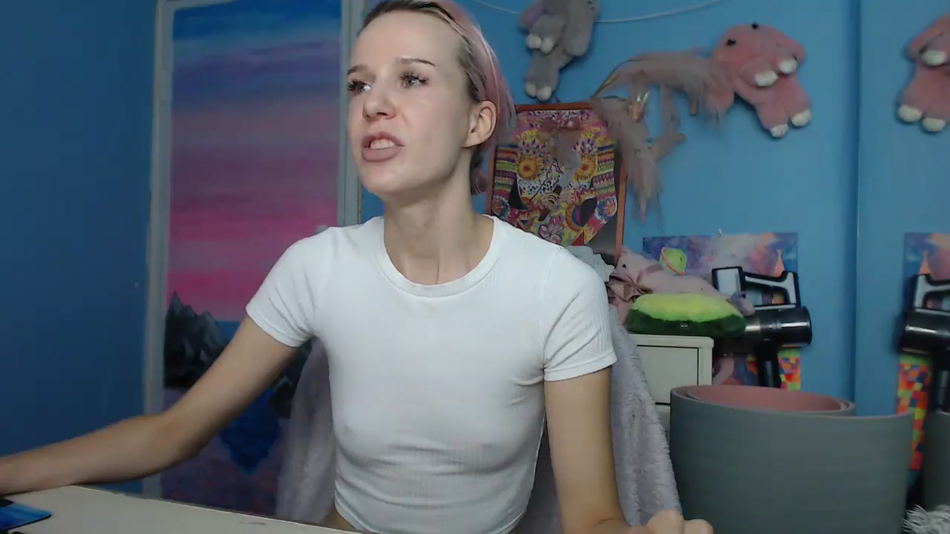 Gallery image thumbnail from Malina_kitty's myfreecams stream on, 06/01/2025, 06:27 image 15 of 20