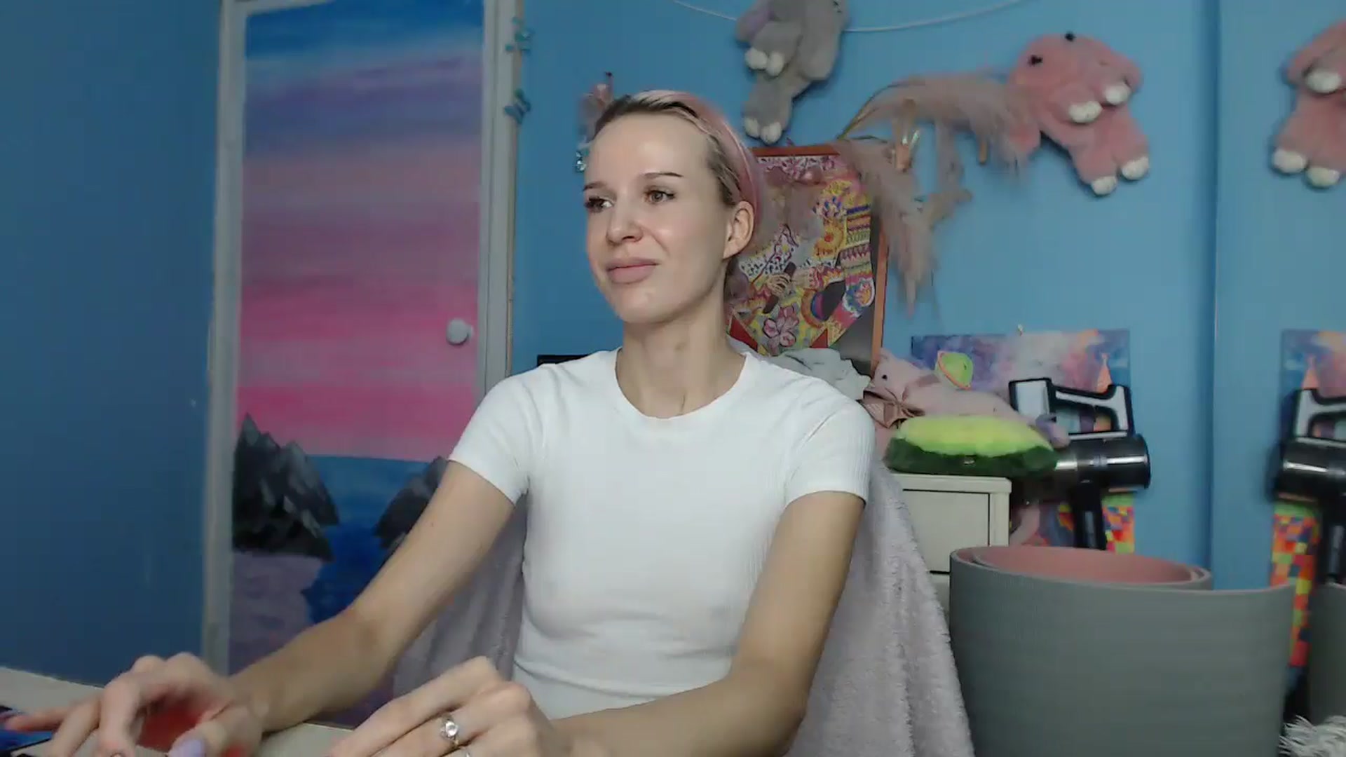 Gallery image thumbnail from Malina_kitty's myfreecams stream on, 06/01/2025, 06:27 image 4 of 20
