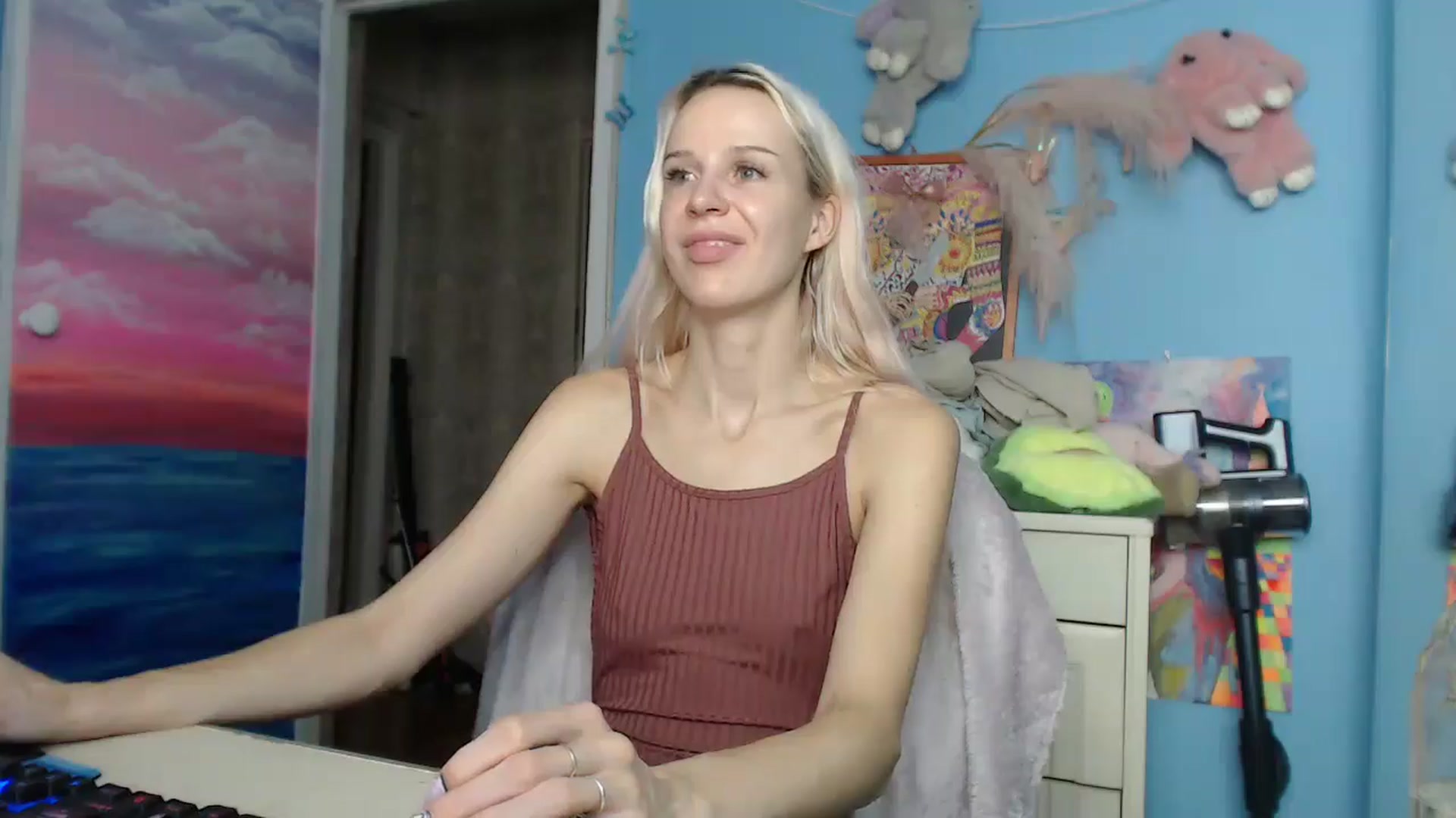 Gallery image thumbnail from Malina_kitty's myfreecams stream on, 06/05/2025, 04:33 image 18 of 20