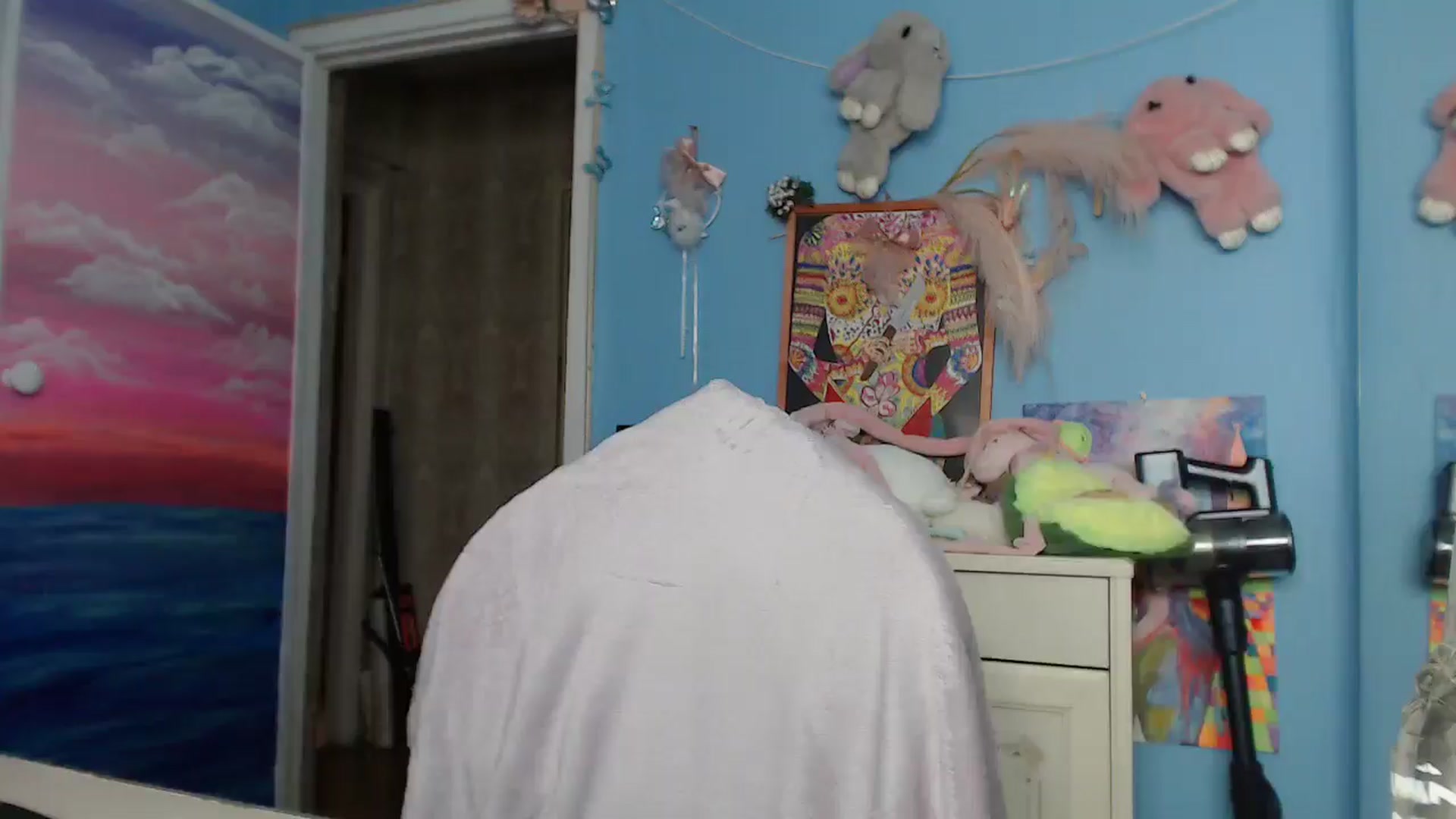 Gallery image thumbnail from Malina_kitty's myfreecams stream on, 06/06/2025, 03:51 image 16 of 20