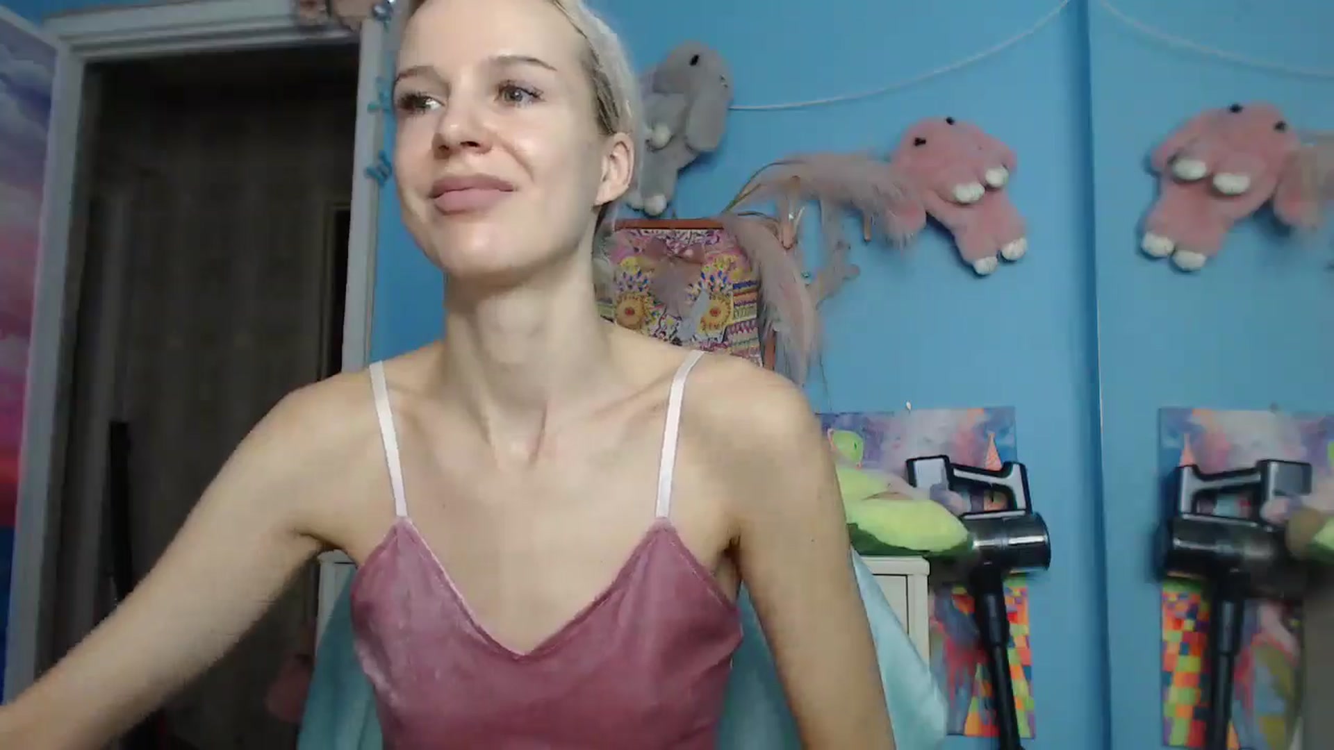 Gallery image thumbnail from Malina_kitty's myfreecams stream on, 06/07/2025, 04:07 image 15 of 20