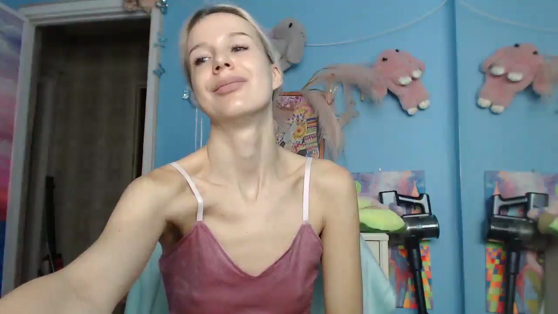 Gallery image thumbnail from Malina_kitty's myfreecams stream on, 06/07/2025, 04:07 image 16 of 20