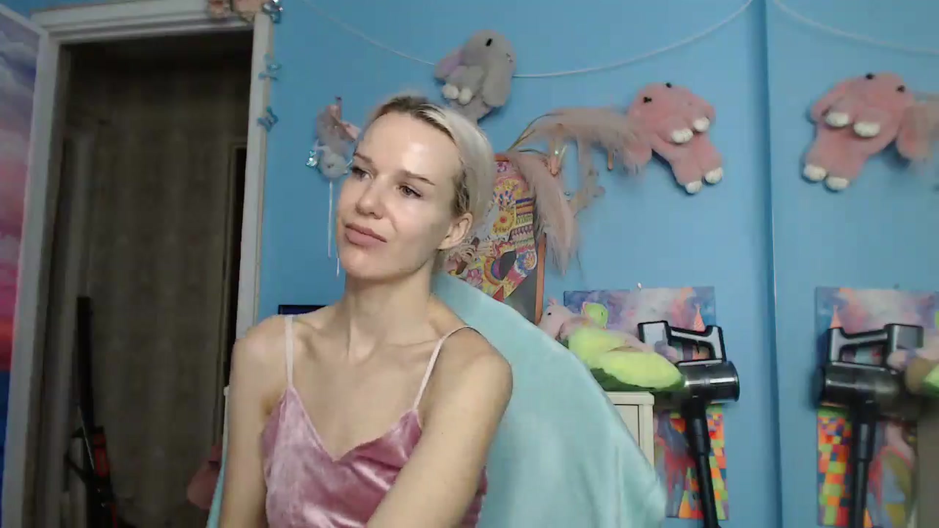 Gallery image thumbnail from Malina_kitty's myfreecams stream on, 06/07/2025, 04:07 image 17 of 20