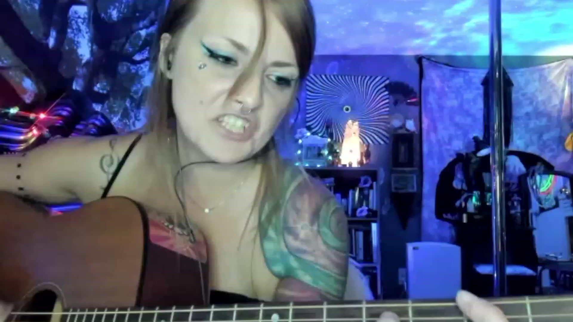 Gallery image thumbnail from Malunaa's myfreecams stream on, 08/08/2023, 24:15 image 11 of 20