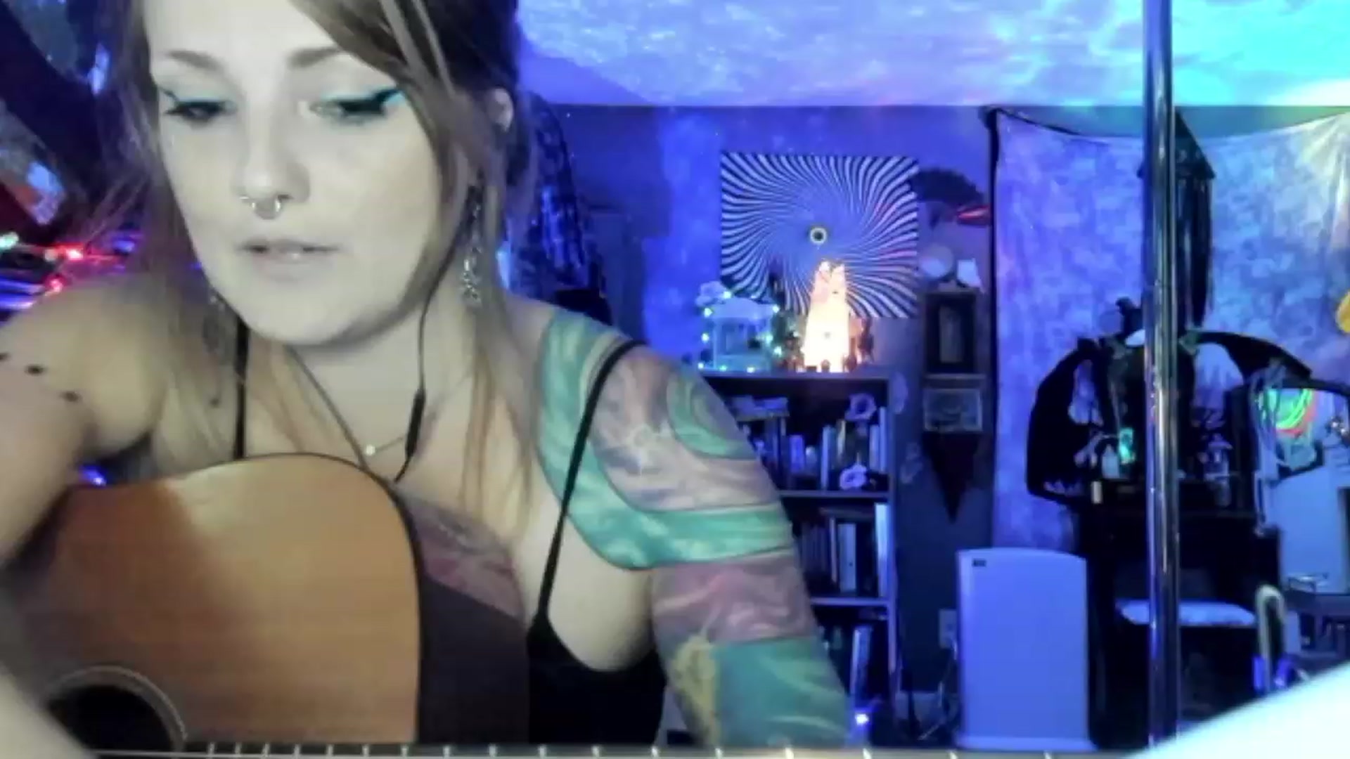 Gallery image thumbnail from Malunaa's myfreecams stream on, 08/08/2023, 24:15 image 7 of 20