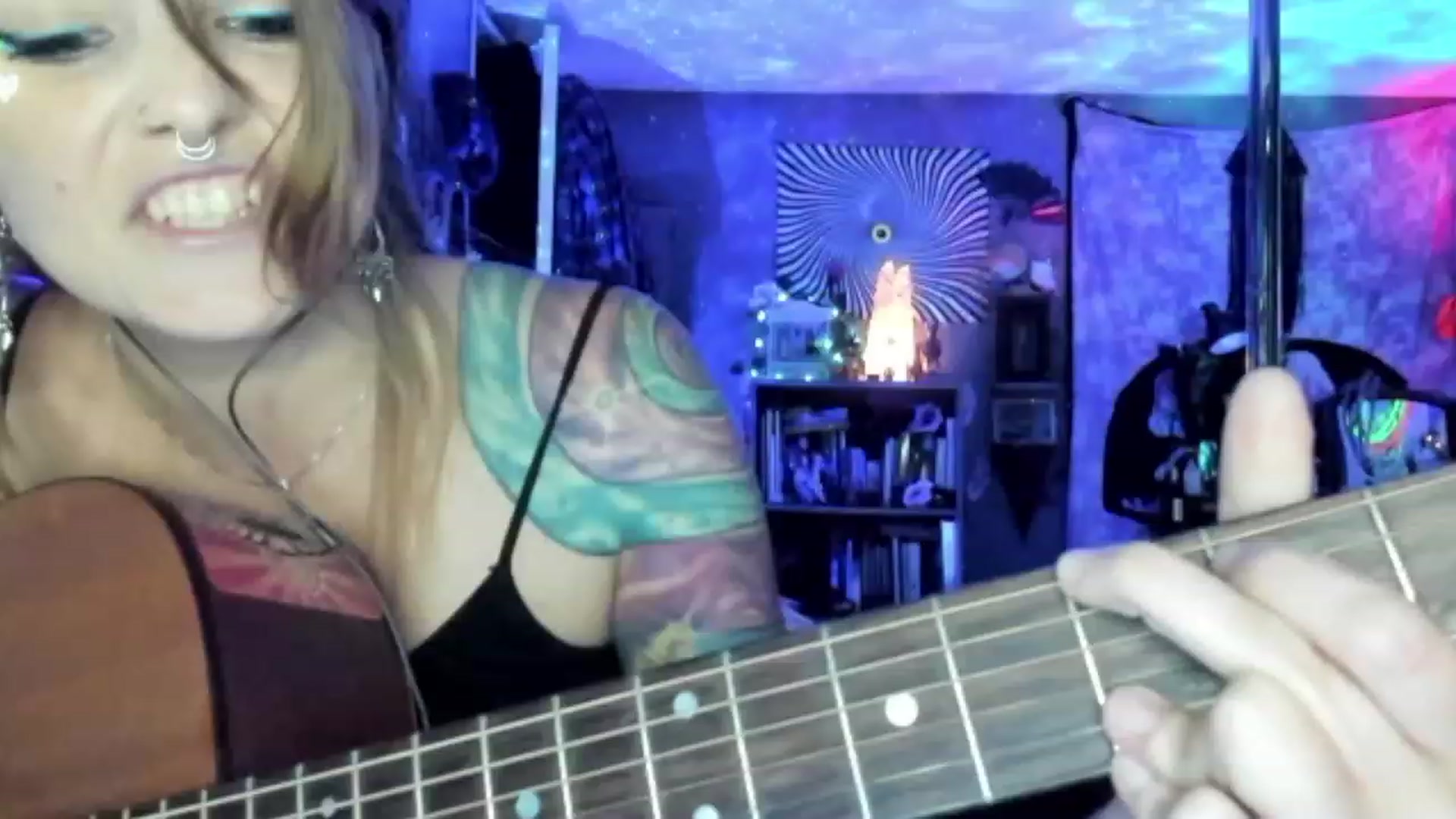 Gallery image thumbnail from Malunaa's myfreecams stream on, 08/08/2023, 24:15 image 10 of 20