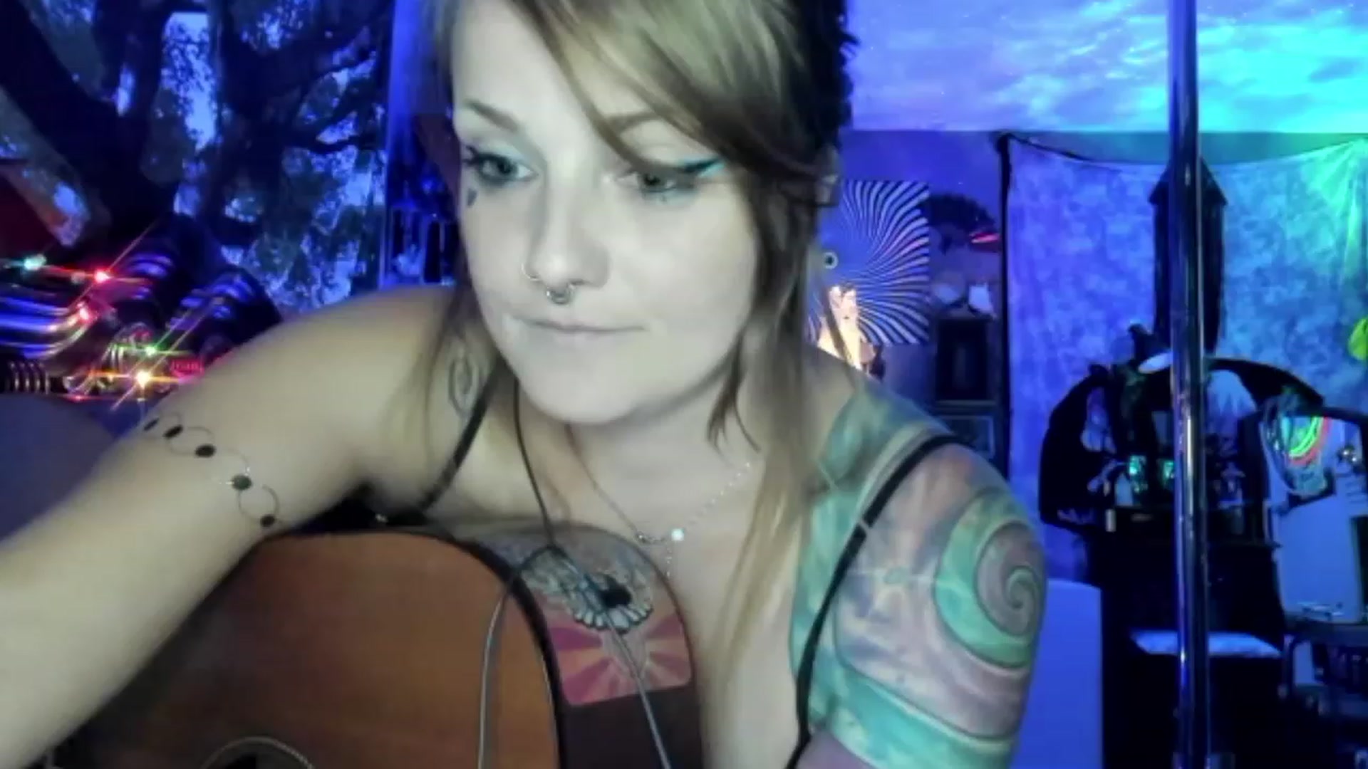 Gallery image thumbnail from Malunaa's myfreecams stream on, 08/08/2023, 24:15 image 14 of 20