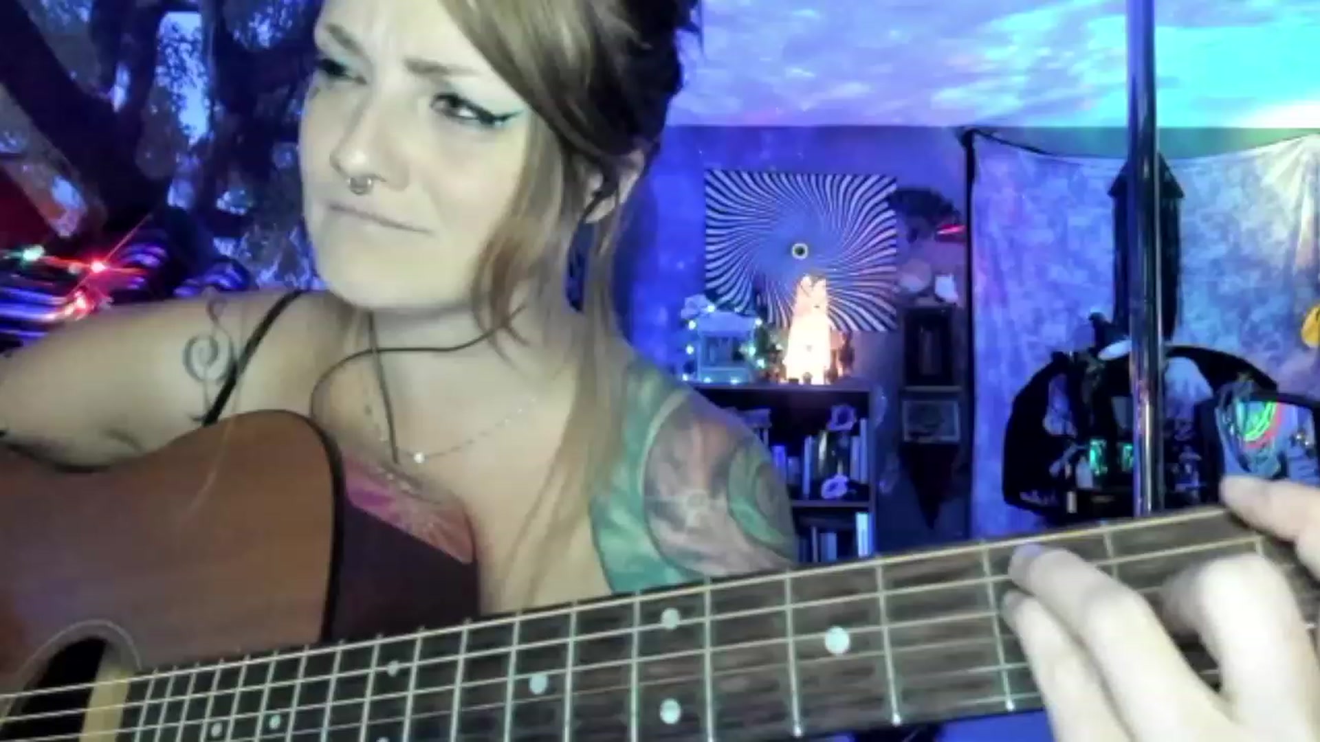 Gallery image thumbnail from Malunaa's myfreecams stream on, 08/08/2023, 24:15 image 12 of 20