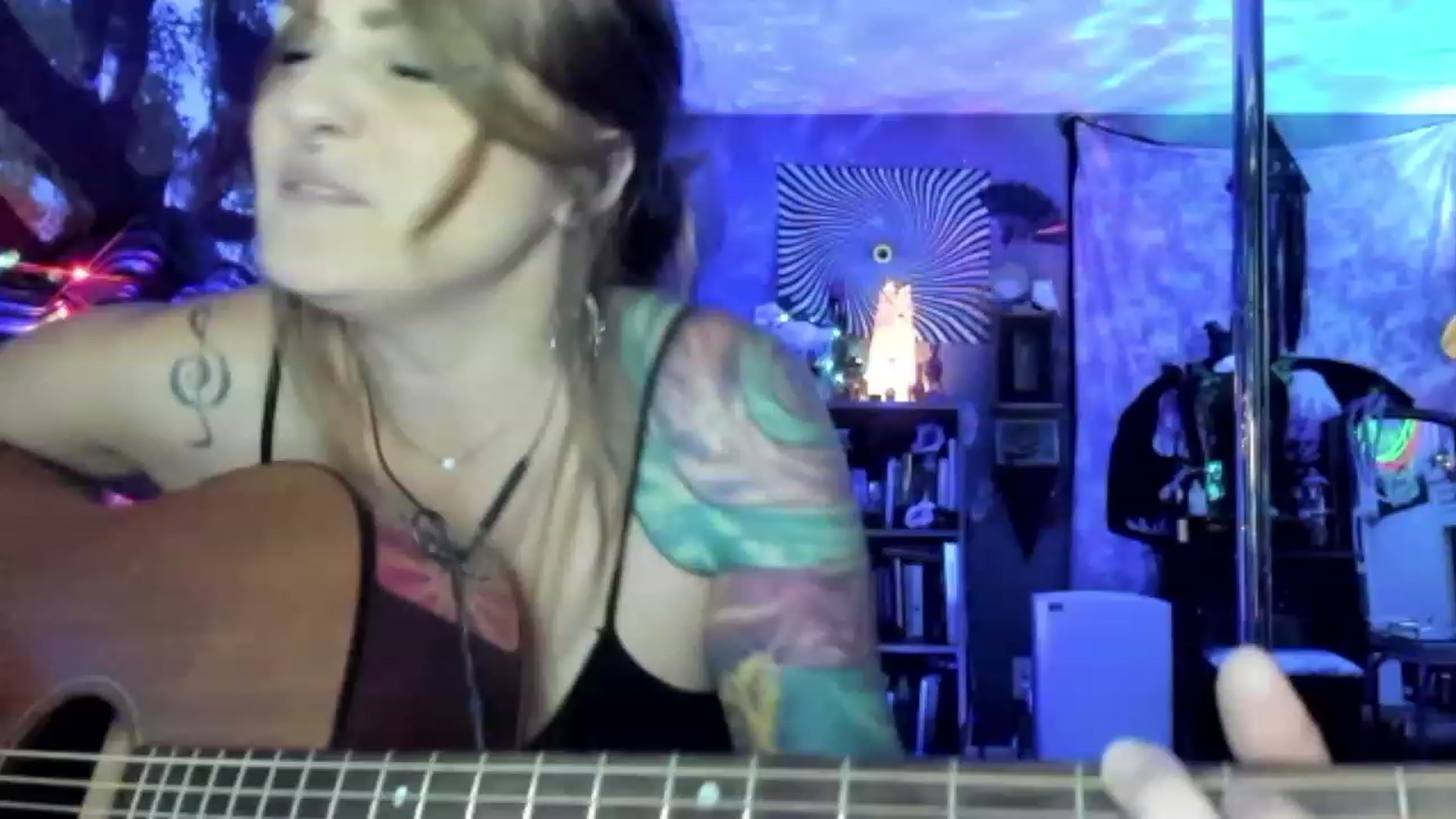 Gallery image thumbnail from Malunaa's myfreecams stream on, 08/08/2023, 24:15 image 5 of 20