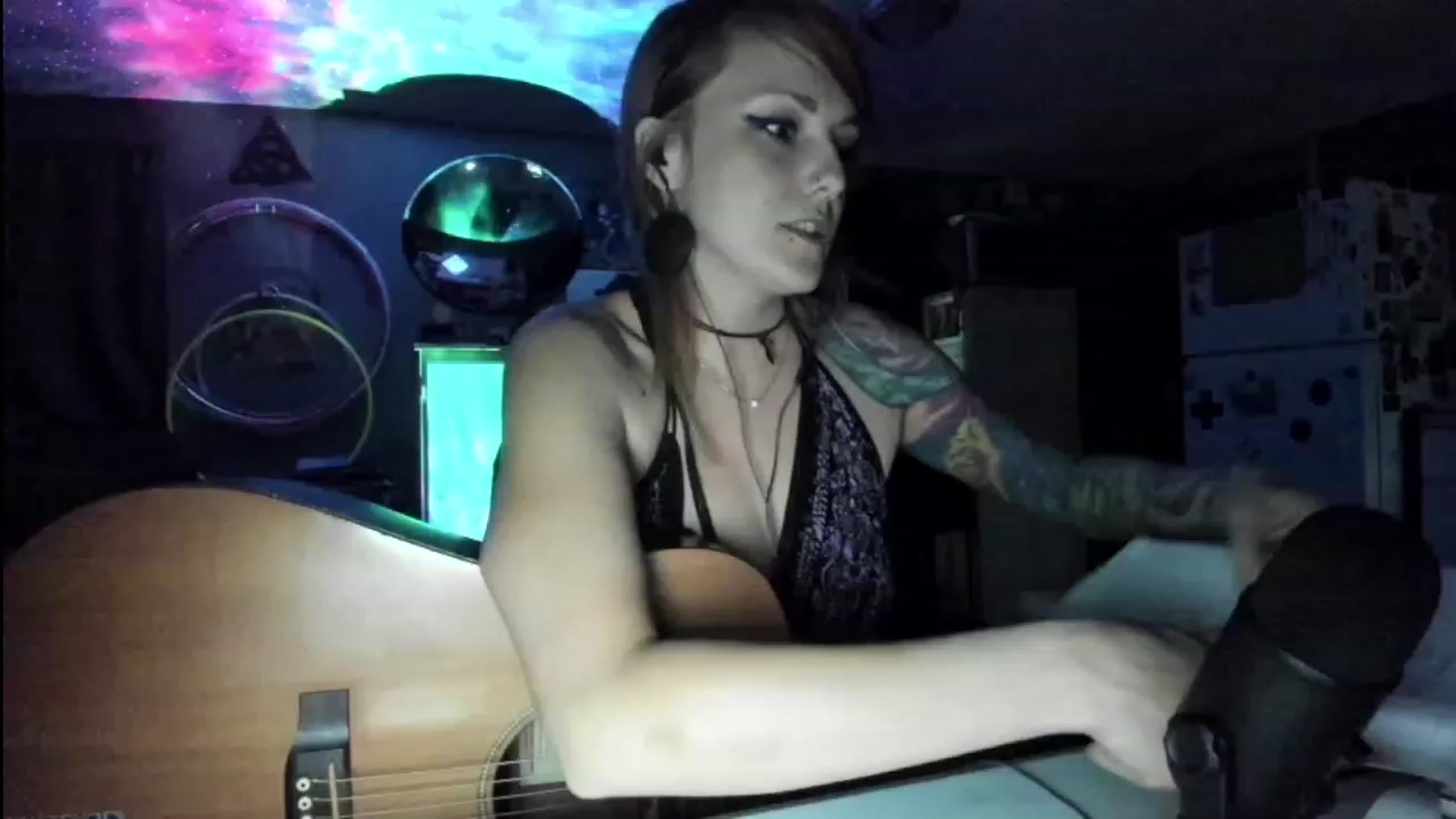 Gallery image thumbnail from Malunaa's myfreecams stream on, 10/02/2023, 23:03 image 11 of 20