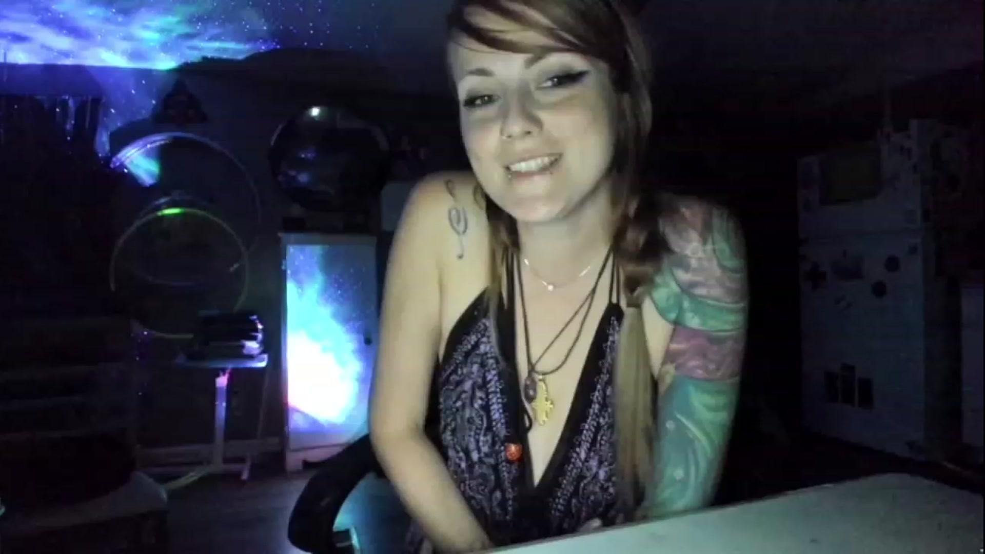 Gallery image thumbnail from Malunaa's myfreecams stream on, 10/03/2023, 24:01 image 16 of 20