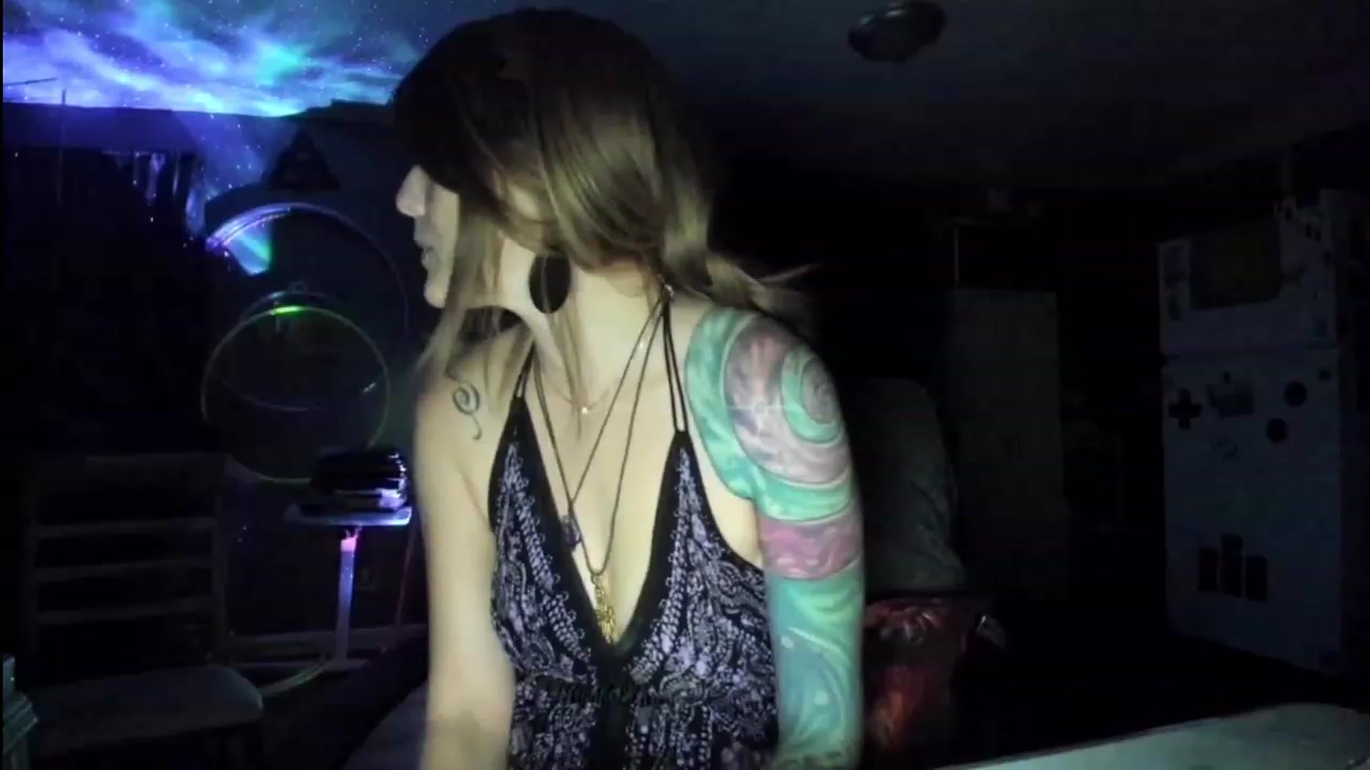 Gallery image thumbnail from Malunaa's myfreecams stream on, 10/03/2023, 24:43 image 15 of 20