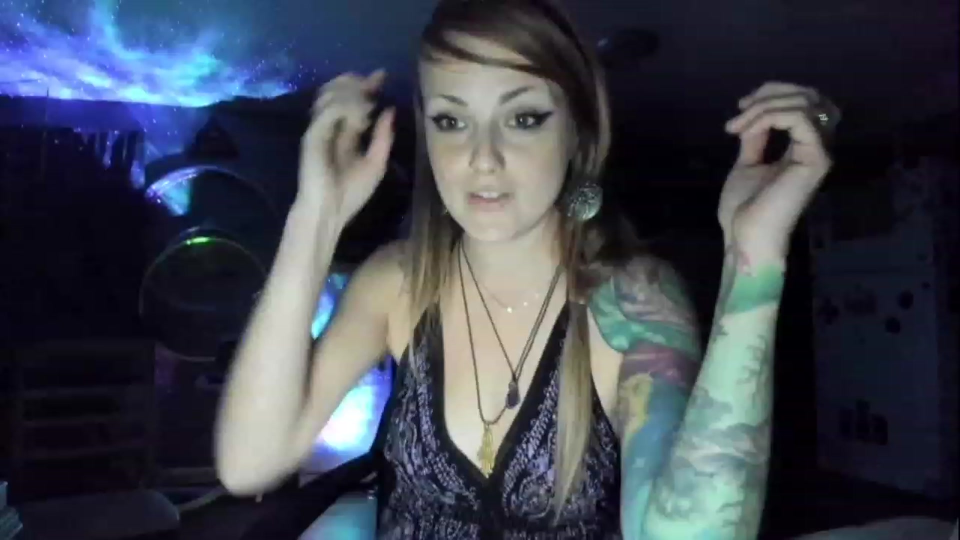 Gallery image thumbnail from Malunaa's myfreecams stream on, 10/03/2023, 24:43 image 11 of 20