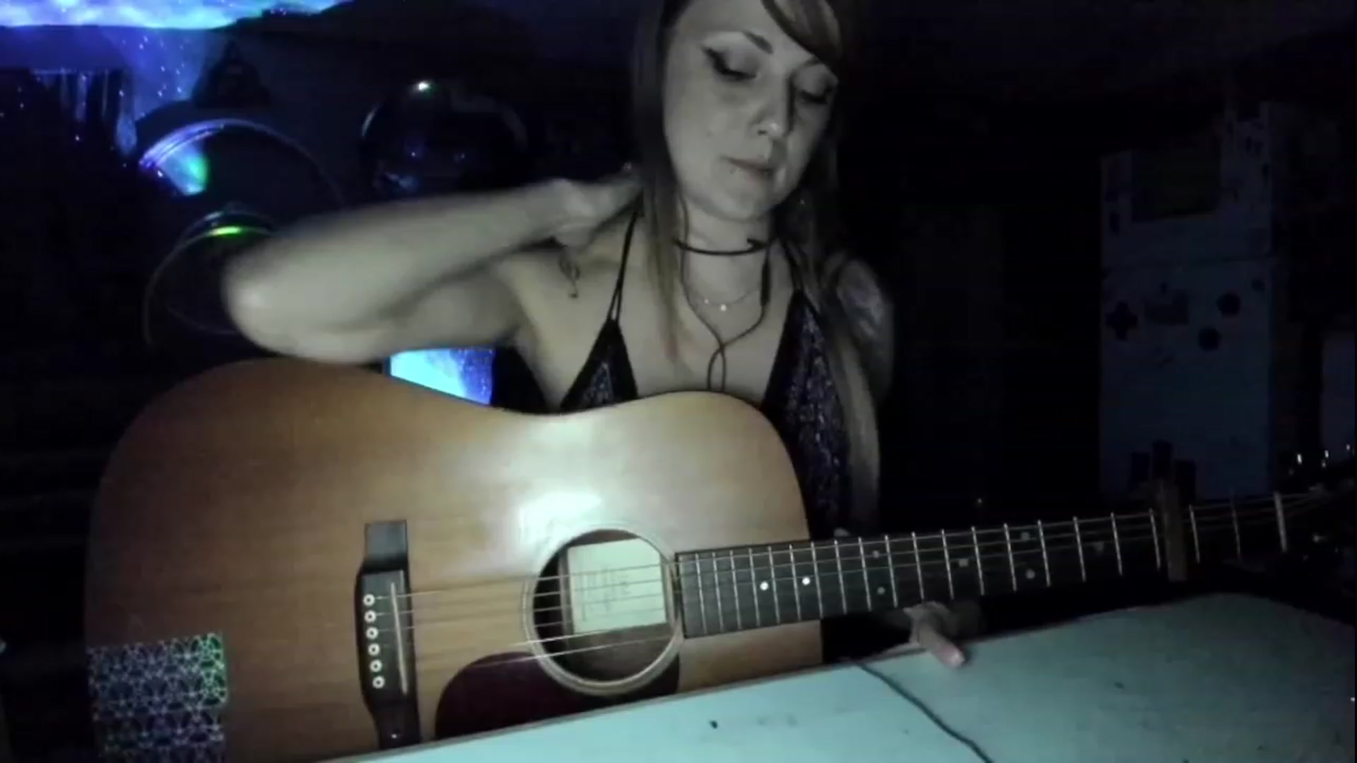 Gallery image thumbnail from Malunaa's myfreecams stream on, 10/03/2023, 24:43 image 1 of 20