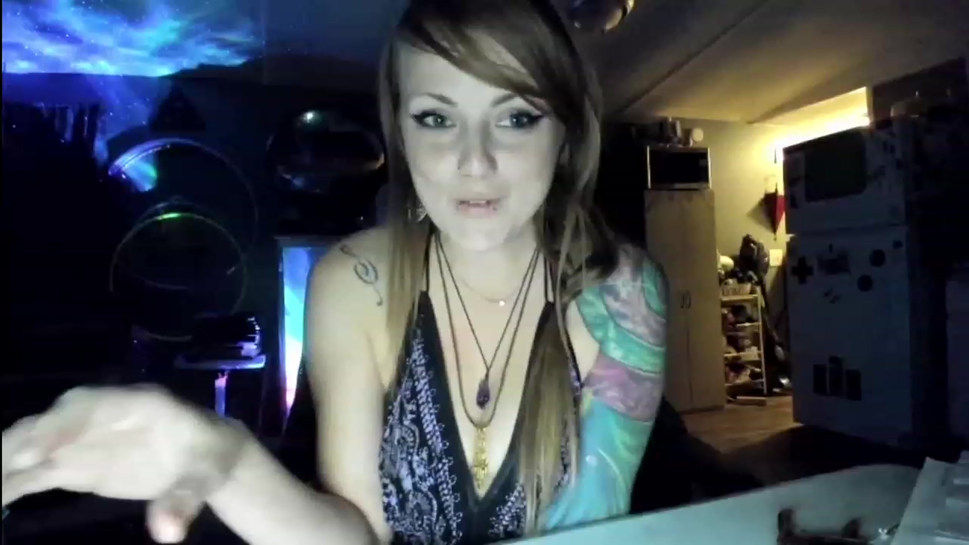 Gallery image thumbnail from Malunaa's myfreecams stream on, 10/03/2023, 24:43 image 9 of 20