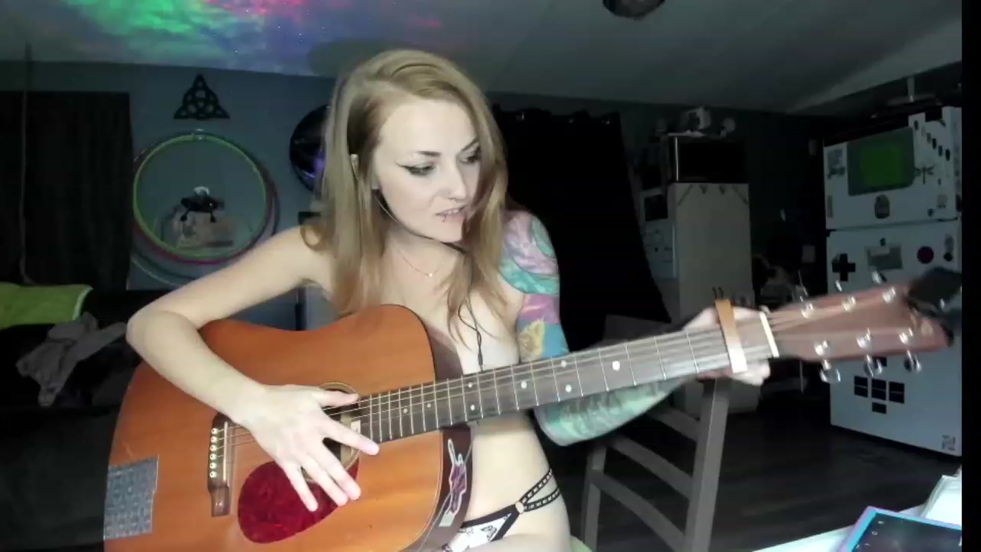 Gallery image thumbnail from Malunaa's myfreecams stream on, 12/27/2023, 01:36 image 18 of 20