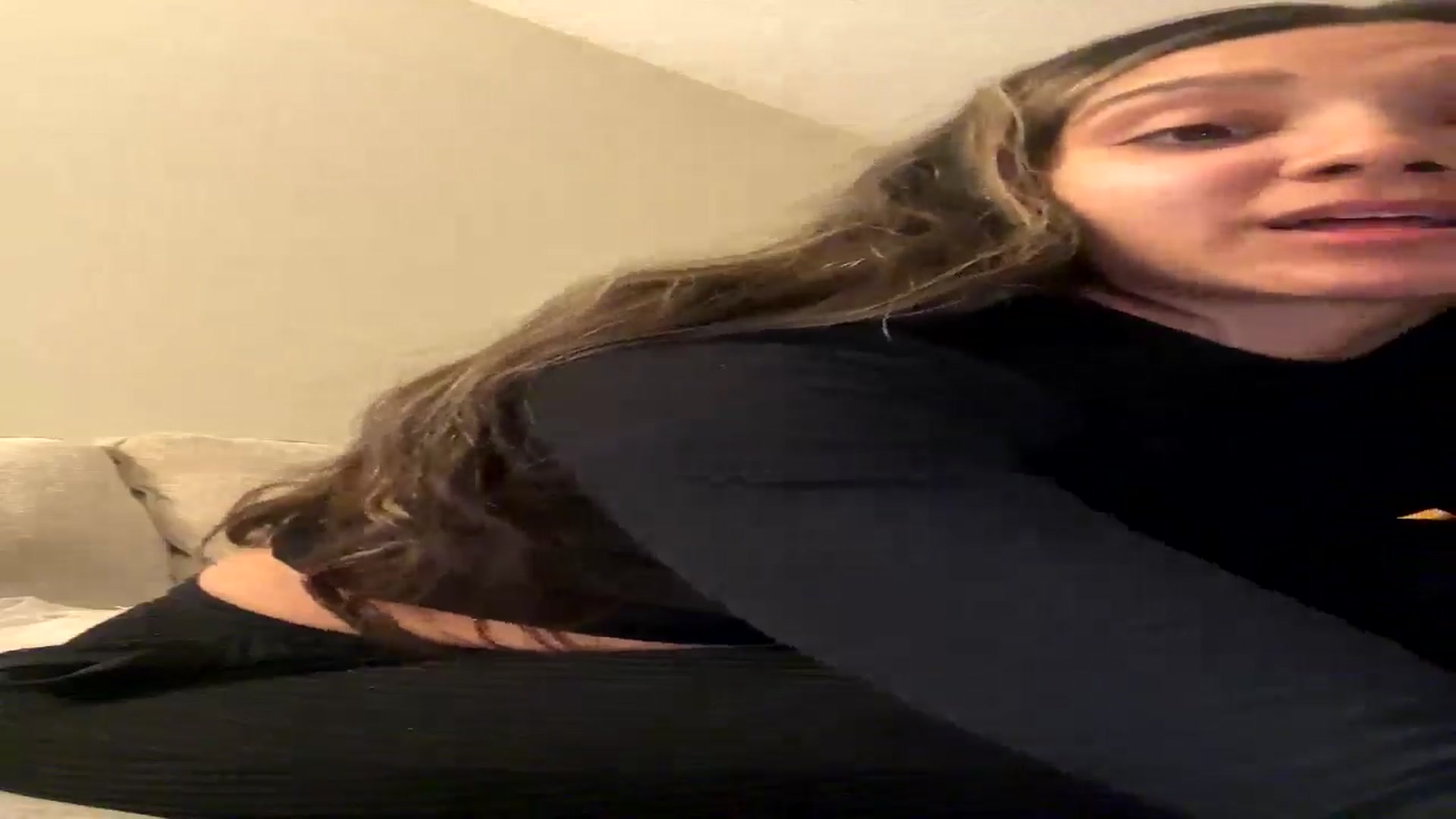 Gallery image thumbnail from MamaV's myfreecams stream on, 05/05/2025, 07:14 image 11 of 20