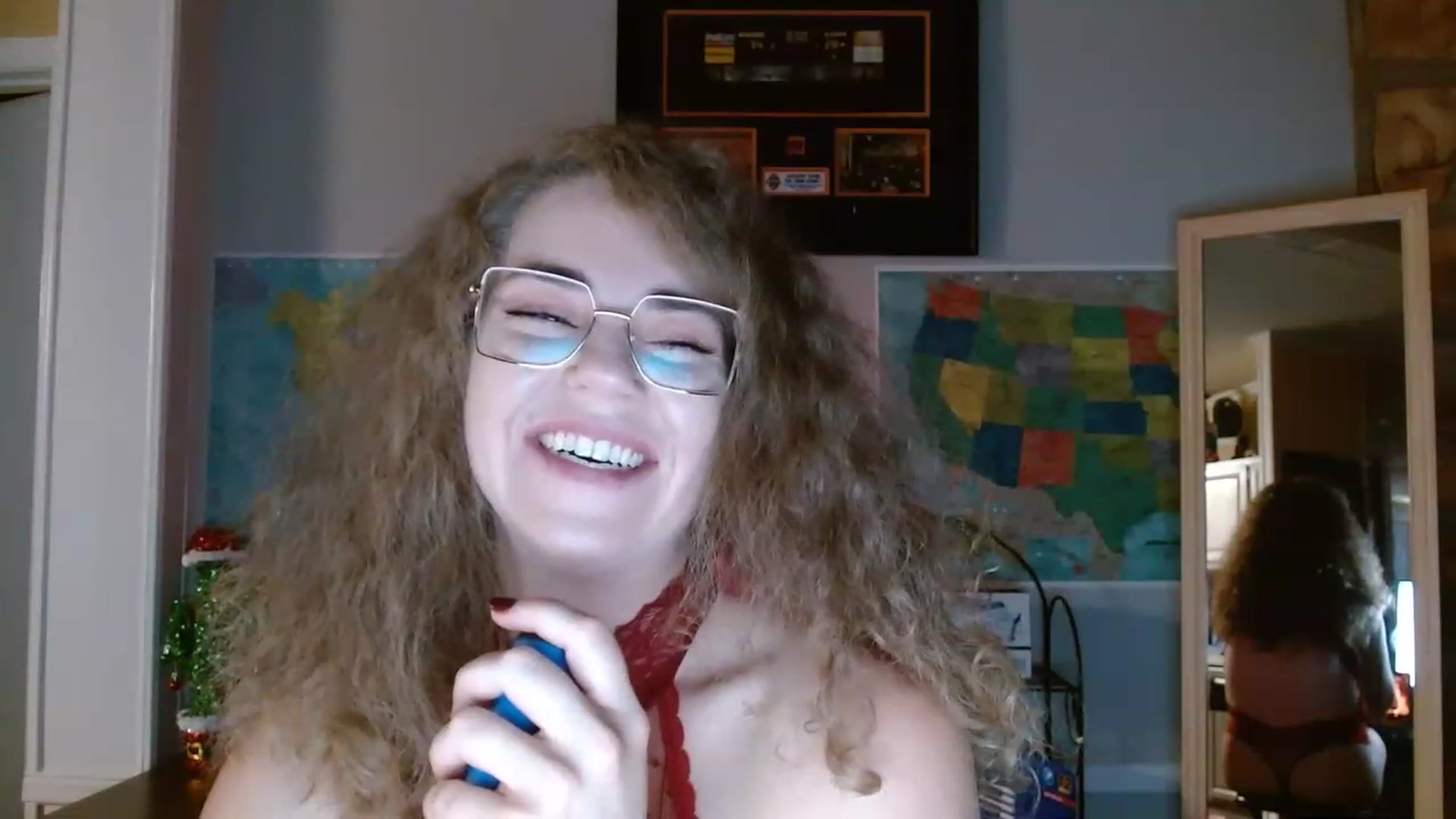 Gallery image thumbnail from Mama_IsAPerv's myfreecams stream on, 11/27/2022, 07:50 image 15 of 20