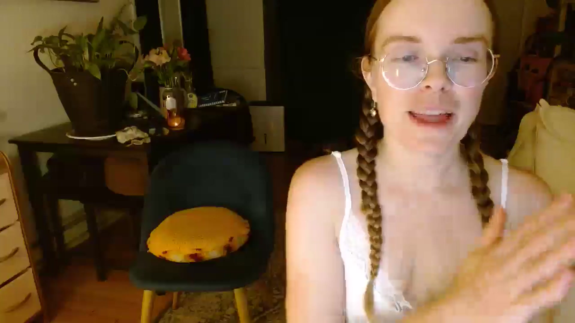 Gallery image thumbnail from Mamaearth's myfreecams stream on, 08/15/2024, 09:23 image 18 of 20
