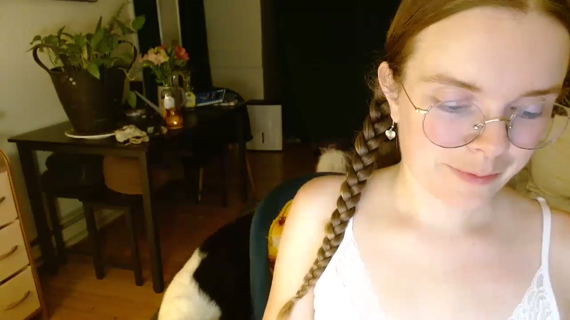 Gallery image thumbnail from Mamaearth's myfreecams stream on, 08/15/2024, 09:23 image 9 of 20