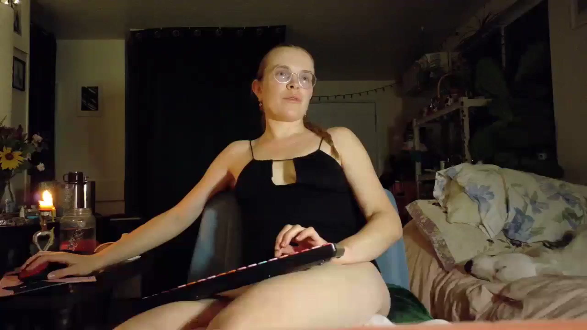 Gallery image thumbnail from Mamaearth's myfreecams stream on, 09/30/2024, 09:07 image 3 of 20