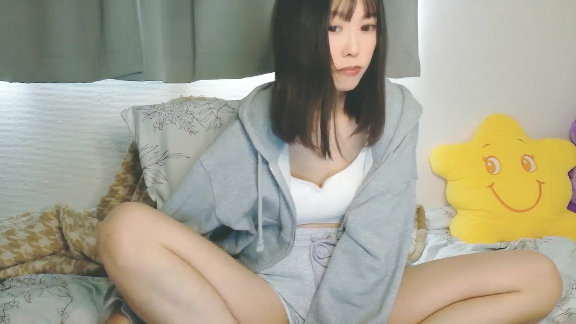 Gallery image thumbnail from Mami_xoxo's myfreecams stream on, 01/28/2026, 03:02 image 12 of 20